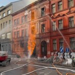 ​Groźny pożar gazociągu w centrum Pragi. Fasady kamienic w płomieniach