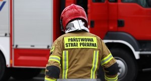 Groźny pożar magazynu przy szpitalu we Wrocławiu. Strażacy w akcji