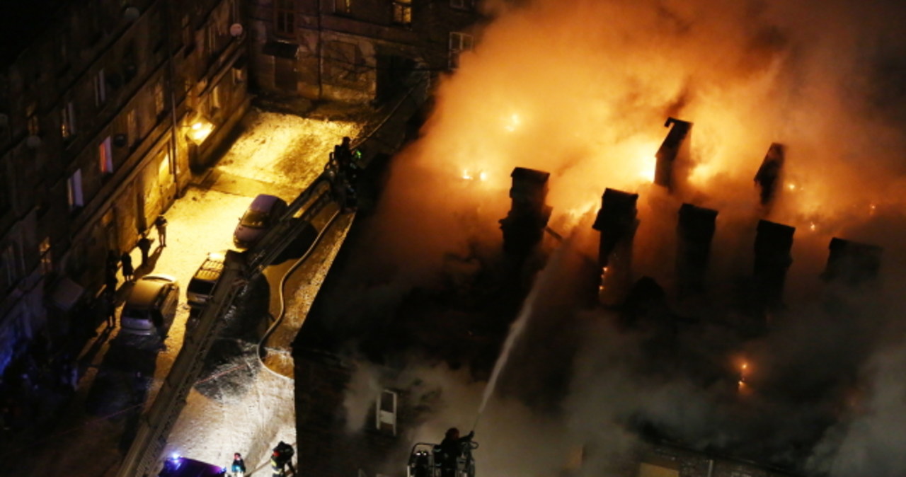 Groźny pożar na warszawskiej Pradze. Ewakuowano sto osób