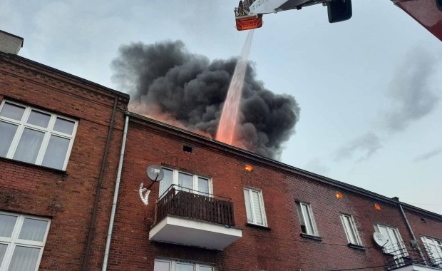 Groźny pożar w Śląskiem. Ewakuowani i jedna poszkodowana osoba