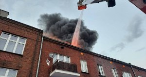 Groźny pożar w Śląskiem. Ewakuowani i jedna poszkodowana osoba