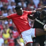 Groźny uraz napastnika Premier League. Piłkarz w śpiączce po operacji