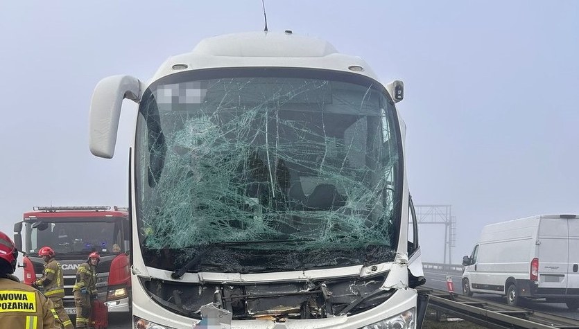 Groźny wypadek autokaru na A4. Utrudnienia na Śląsku