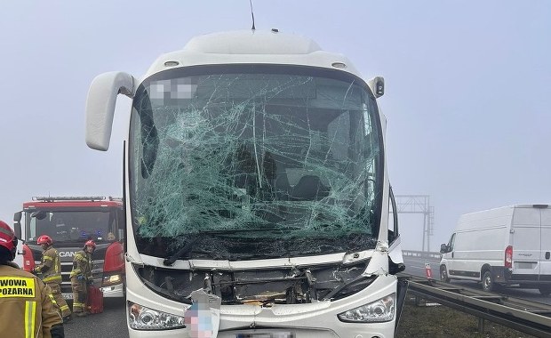 Groźny wypadek autokaru na A4. Utrudnienia na Śląsku