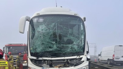 Groźny wypadek autokaru na A4. Utrudnienia na Śląsku