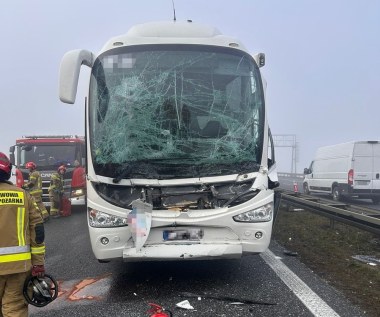Groźny wypadek autokaru na A4. Utrudnienia na Śląsku