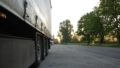 Groźny wypadek na parkingu przy A4. Ranna kobieta