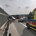 ​Groźny wypadek na Podkarpaciu. Samochód wylądował na barierze