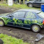 Groźny wypadek podczas Wrak-Race. Koło z Toyoty uderzyło kobietę
