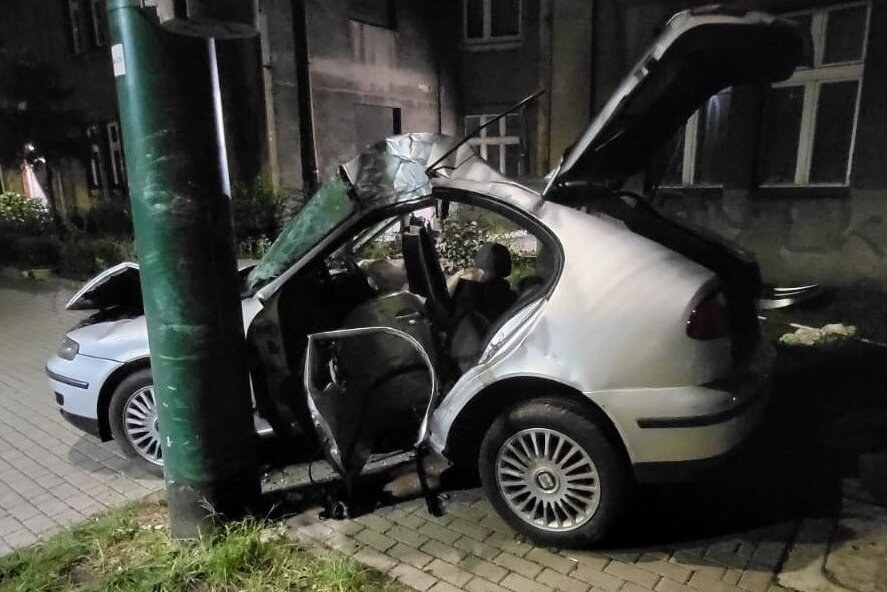 Groźny wypadek przy ulicy Łagiewnickiej z udziałem nastolatków /Komenda Miejska Policji w Świętochłowicach /Policja