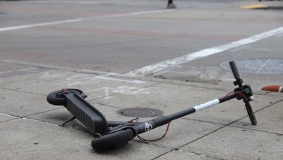 Groźny wypadek w Pszczynie. Nastolatek na hulajnodze wjechał w rowerzystę
