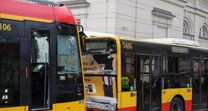 Groźny wypadek w stolicy. Zderzyły się dwa tramwaje, są poszkodowani