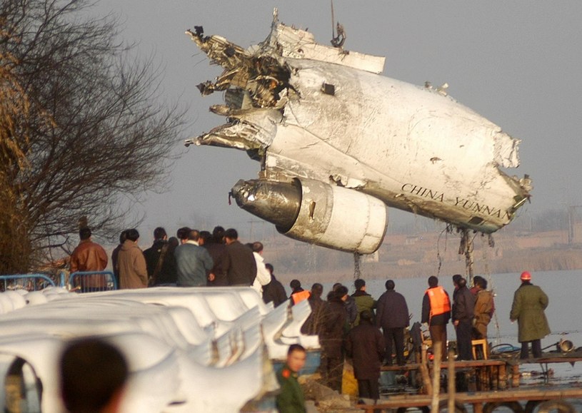 Grudzień 2006 r. - samolot chińskich linii lotniczych wyłowiony z wód miasta Baotou. W katastrofie ginie 47 pasżerów, sześciu członków załogi i dwóch pracowników lotniska /East News