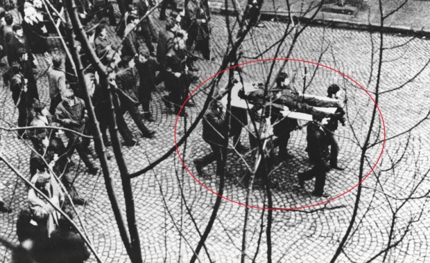 Grudzień '70 w Gdyni: Między cenzurą a prawdą o masakrze