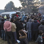 Grupa 60 migrantów próbowała przedostać się do Polski. „Rzucali kamieniami”