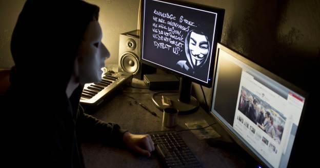 Grupa Anonymous - haktywiści, hakerzy, rewolucjoniści, terroryści, zadymiarze - wiele mają imion /AFP
