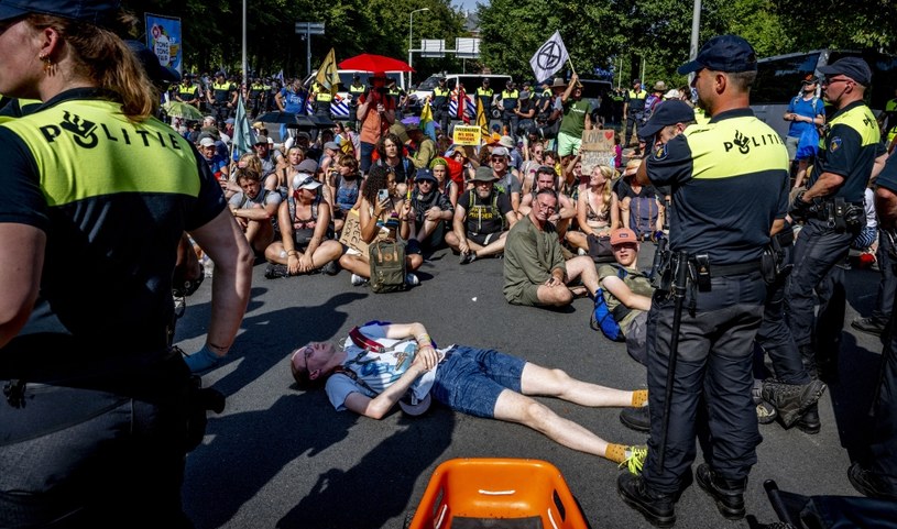 Grupa Extinction Rebellion zablokowała autostradę A12 w Hadze /AFP