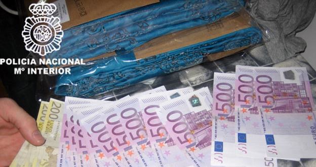 Grupa mafijna zajmowała się praniem w Katalonii brudnych pieniędzy z Rosji /AFP