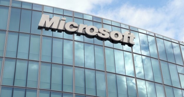 Grupa MSRC postanowiła ujawniać wszelkie luki znalezione w oprogramowaniu Microsoftu /AFP
