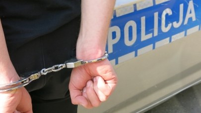 Grupa nastolatków napadła na sklep spożywczy w Krakowie. Wcześniej postrzelili kobietę