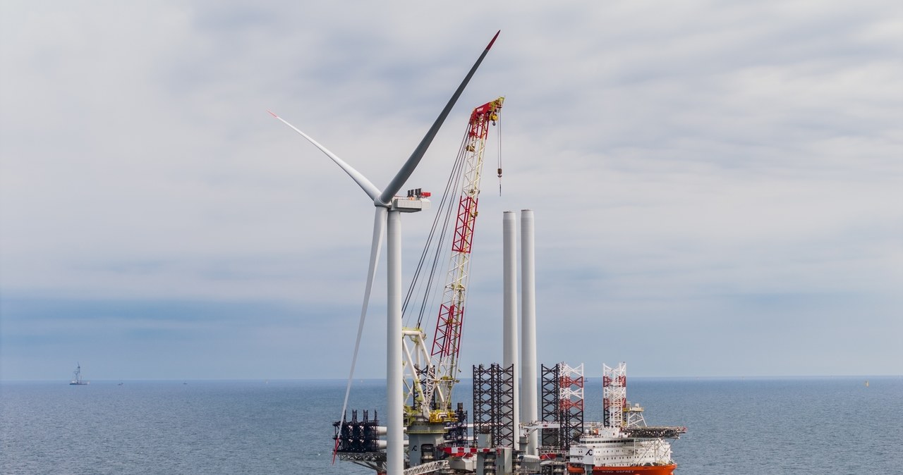Grupa Orlen wspólnie z Northland Power z sukcesem rozpoczęła instalację największych w Europie turbin wiatrowych. Źródło: Orlen /Informacja prasowa