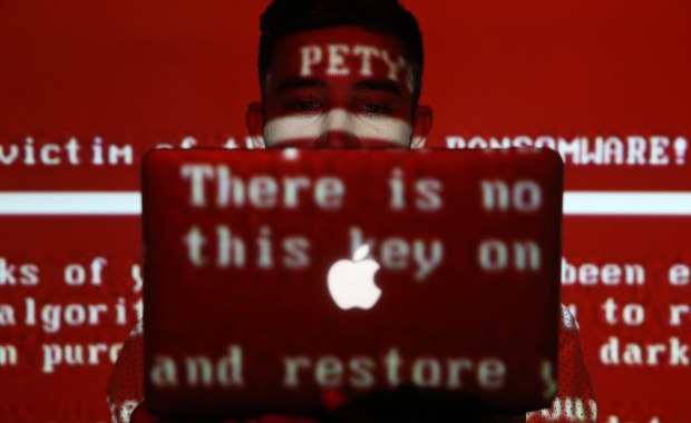 Grupa powiązana z kolektywem Anonymous zablokowała satelity szpiegowskie Rosji 