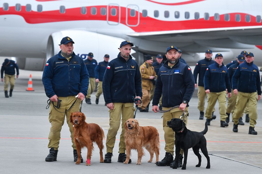 Grupa ratownicza HUSAR Poland po powrocie do kraju /Andrzej Lange /PAP