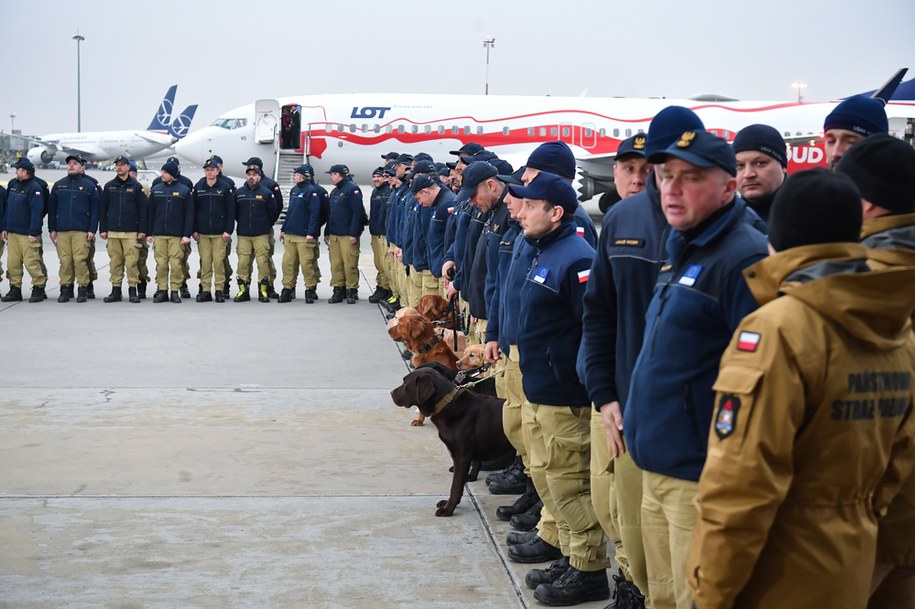 Grupa ratownicza HUSAR Poland po powrocie do kraju /Andrzej Lange /PAP