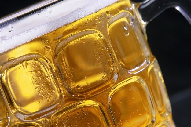 Grupa senatorów chce ograniczenia reklamy piwa /&copy; Bauer