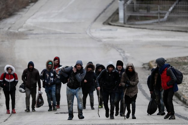 Grupa uchodźców przybyła z Turcji na terytorium Grecji /DIMITRIS TOSIDIS /PAP/EPA