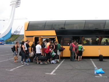 Grupa z Poznania czekała na autokar ponad 20 godzin. Mimo to studenci uważają, że w wycieczce nie ma Grupa z Poznania czekała na autokar ponad 20 godzin. Mimo to studenci uważają, że w wycieczce nie ma nic podejrzanego.