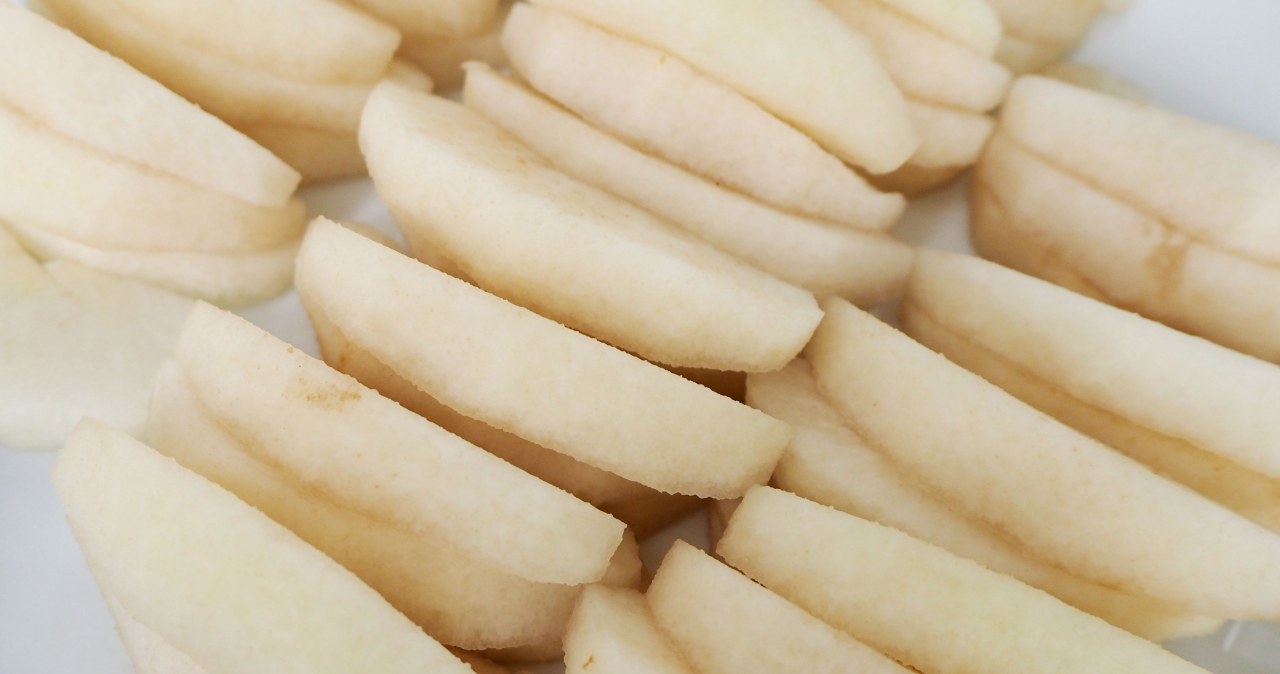 Gruszki to niezbyt kaloryczna, za to soczysta i pyszna przekąska /DecNui /Canva Pro