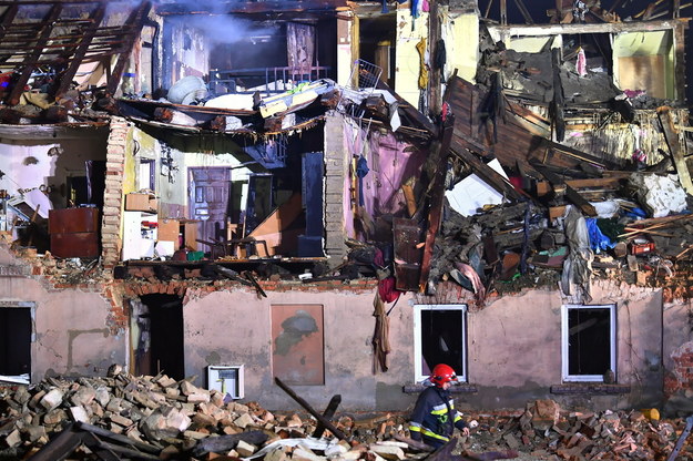 Gruzowisko po zawaleniu się budynku wielorodzinnego w Ścinawie na Dolnym Śląsku / 	Maciej Kulczyński    /PAP