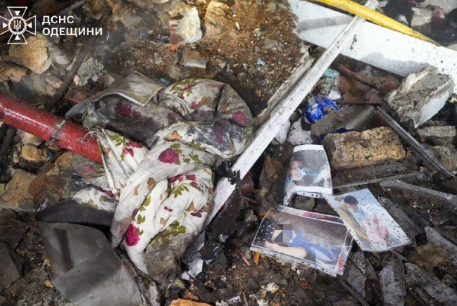 Gruzy budynku w Odessie po rosyjskim ataku, 14 lutego 2026 /Państwowa Służba Ratownicza Ukrainy  /