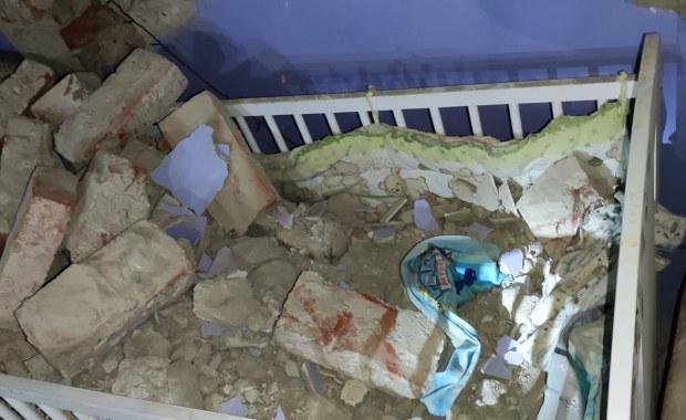 Gruzy runęły na niemowlę. Dom zniszczony po wybuchu pieca