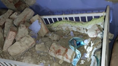 Gruzy runęły na niemowlę. Dom zniszczony po wybuchu pieca