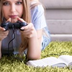 Gry uczą angielskiego skuteczniej niż szkoła. Nauka to potwierdza!