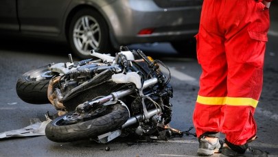 Gryfino: Prokuratura wyjaśnia, dlaczego drzewo spadło na motocyklistę