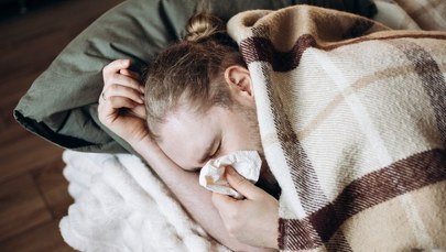 Grypa w Polsce szaleje. Ekspert kreśli scenariusz