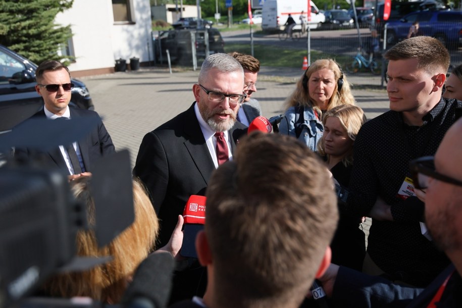 Grzegorz Braun przed debatą prezydencką Super Expressu /Rafał Guz /PAP