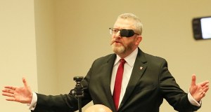 Grzegorz Braun z zakazem. Sąd ucisza skandalizującego polityka