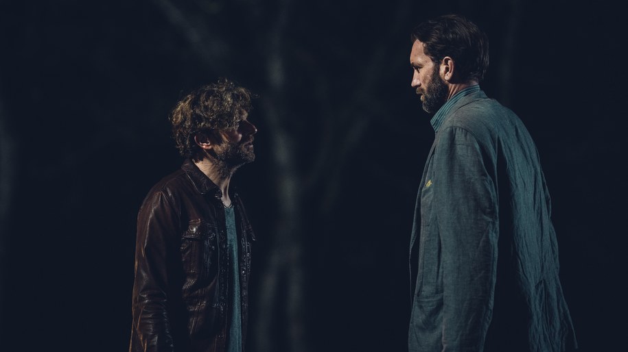 Grzegorz Damięcki i Tomasz Kot na planie "Wyrwy" /fot. Robert Pałka/Kino Świat /Materiały prasowe