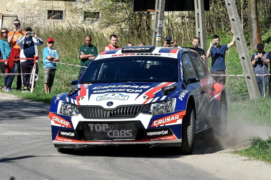 Grzegorz Grzyb w czasie rajdu /Maciej Kulczyński /PAP