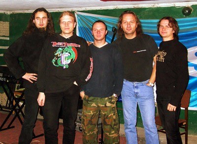Grzegorz Kupczyk (drugi z prawej) razem z grupą Kruk /