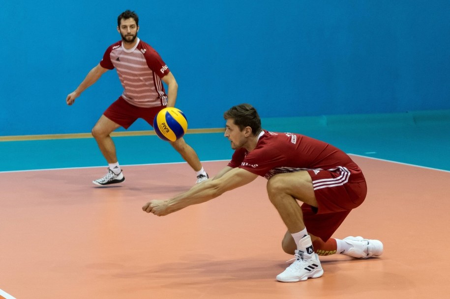 Grzegorz Łomacz i Piotr Nowakowski na treningu siatkarskiej reprezentacji Polski / 	Maciej Kulczyński    /PAP