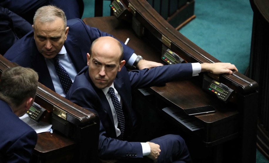 Grzegorz Schetyna i Borys Budka w Sejmie / 	Tomasz Gzell    /PAP