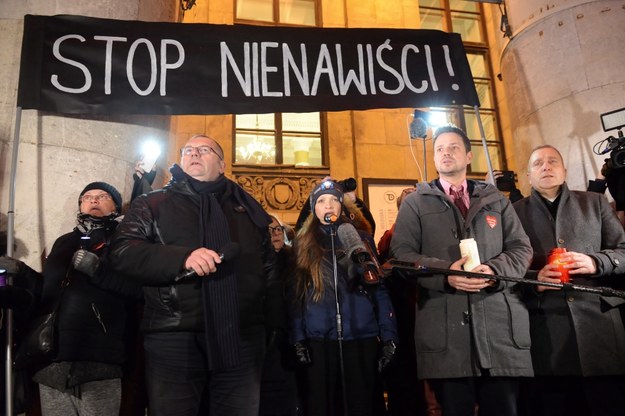 Grzegorz Schetyna i Rafał Trzaskowski podczas protestu w Warszawie / 	Jakub Kamiński    /PAP