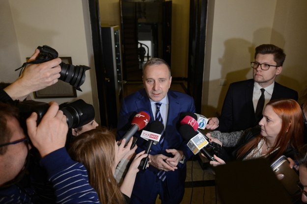 Grzegorz Schetyna powiedział dziennikarzom, że potrzeba czasu, by zbudować porozumienie / 	Jakub Kamiński    /PAP