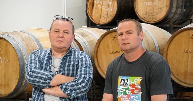 Grzegorz Zwierzyna (L), prezes Pinta Barrel Brewing i Marek Semla /Informacja prasowa