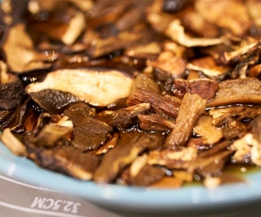 Grzyby moczę tylko w takiej wodzie, są mięciutkie i aromatyczne. W sam raz do uszek i bigosu